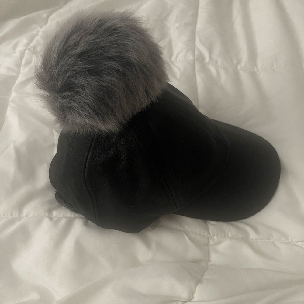 NWT UGG Leather Baseball Hat With Fur Pom